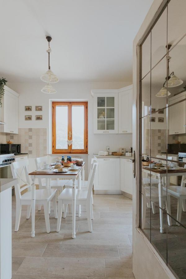 La Tana Dei Tassi Bed & Breakfast อัสโกลีปิเชโน ภายนอก รูปภาพ